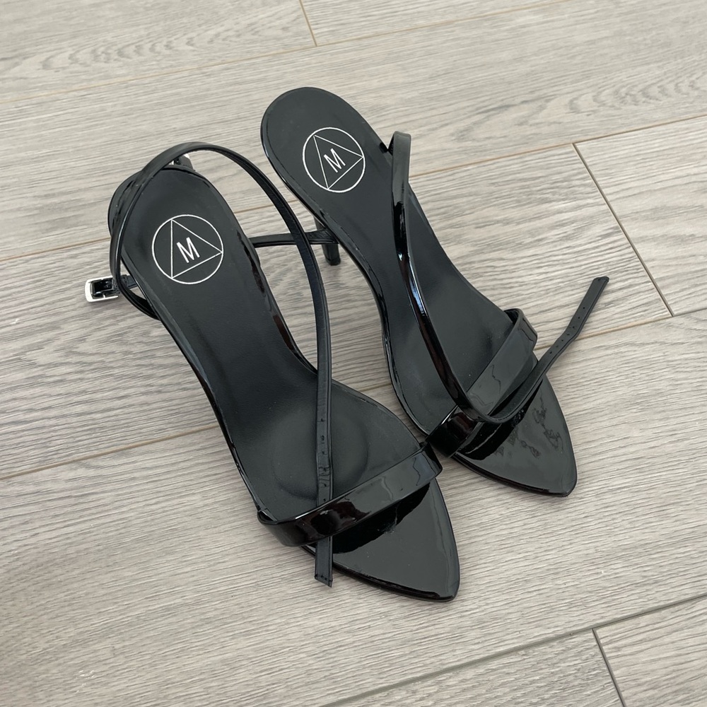 BLACK SANDAL HEELS